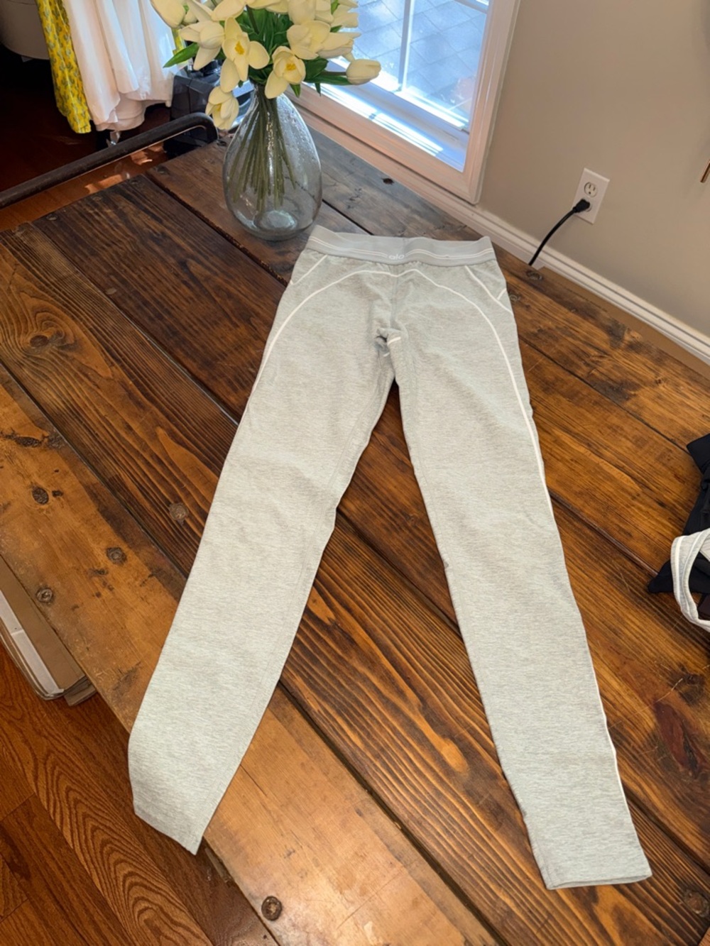 Alo Yoga Alosoft High-Waist Heart Throb Lt Gray Heather Leggings. S. Like new!